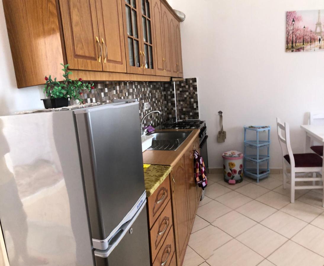 Teo Apartment Sarande Bagian luar foto