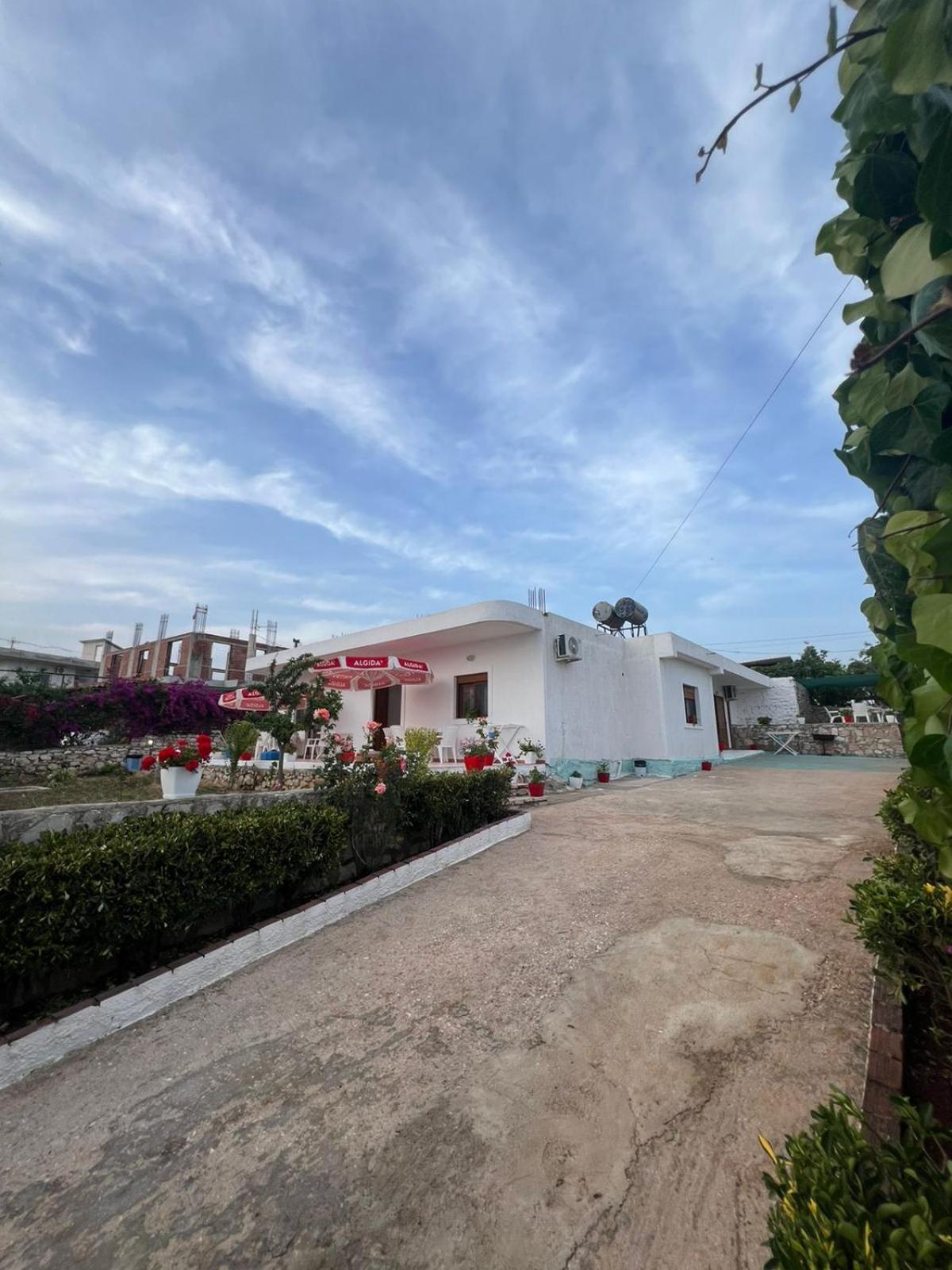 Teo Apartment Sarande Bagian luar foto