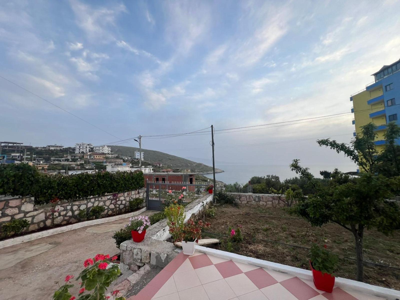 Teo Apartment Sarande Bagian luar foto