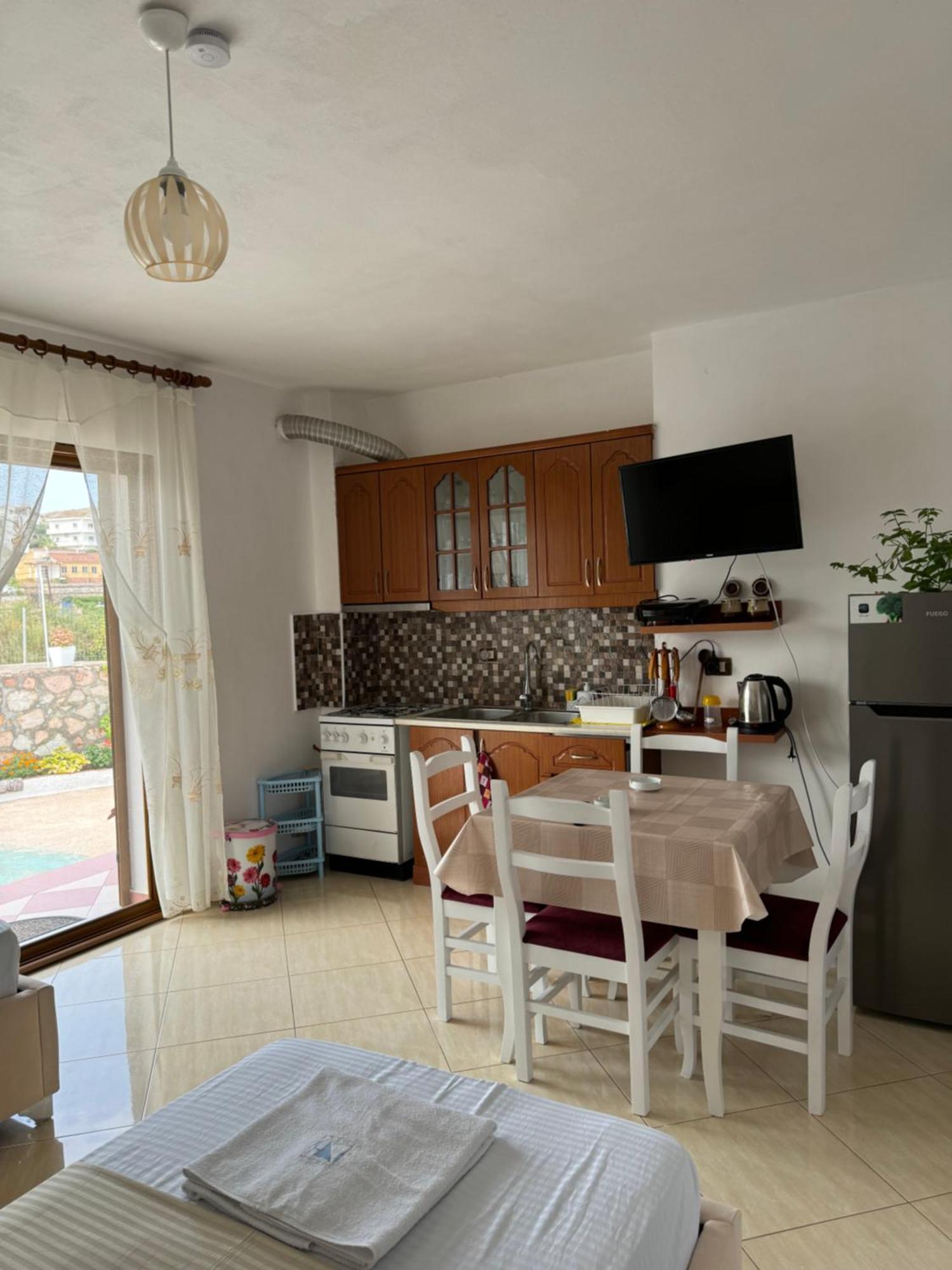 Teo Apartment Sarande Bagian luar foto
