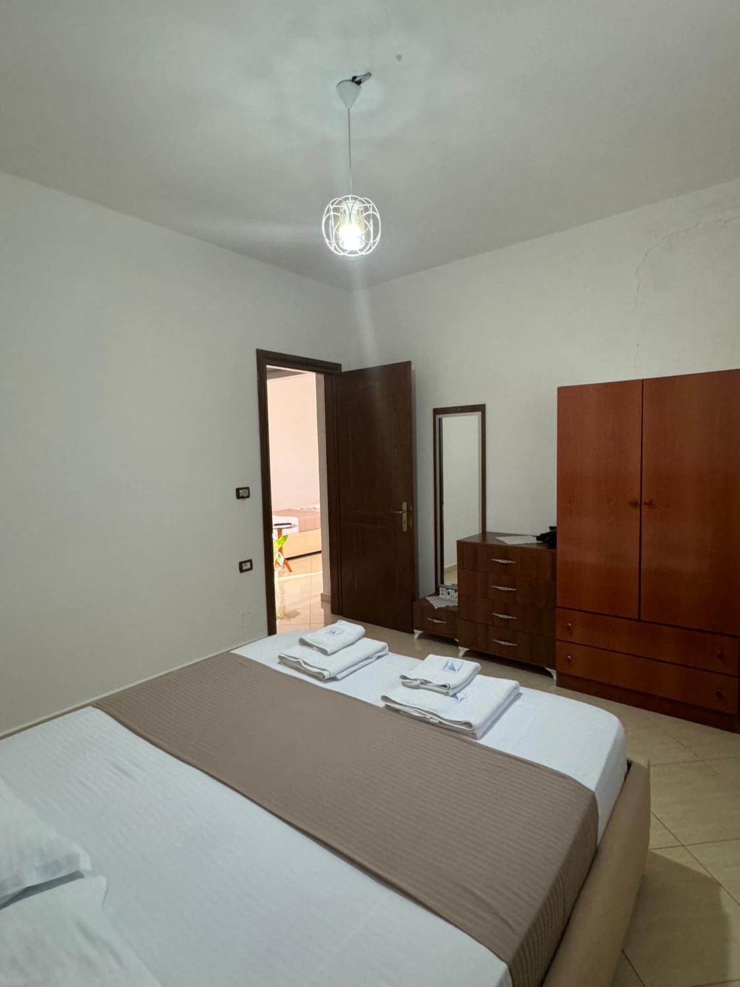 Teo Apartment Sarande Bagian luar foto