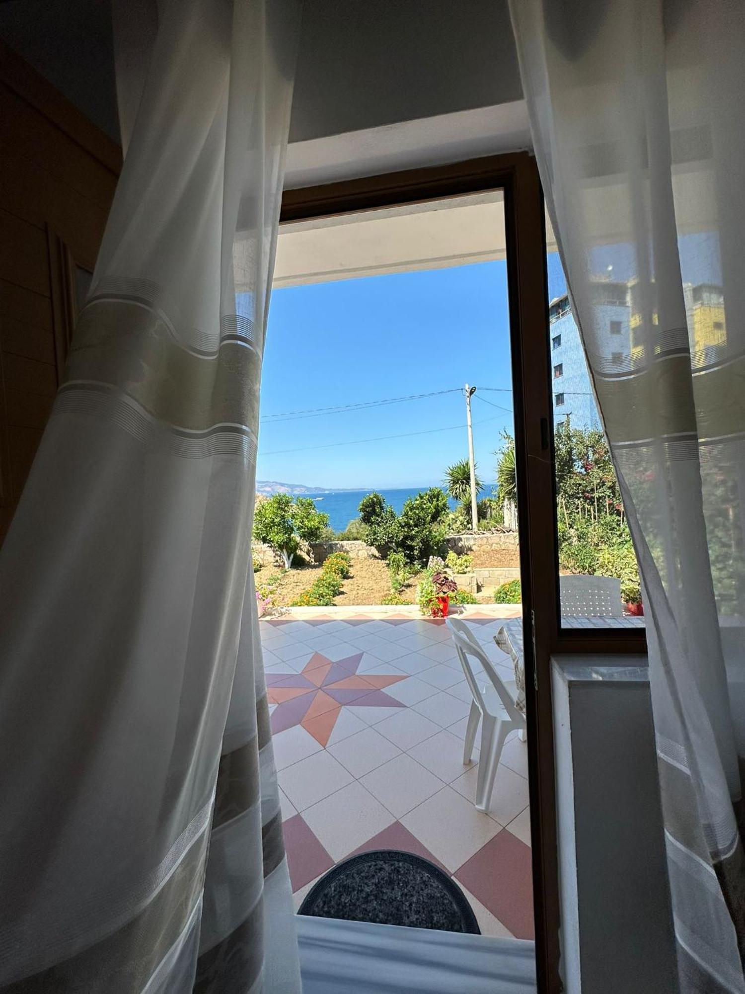 Teo Apartment Sarande Bagian luar foto