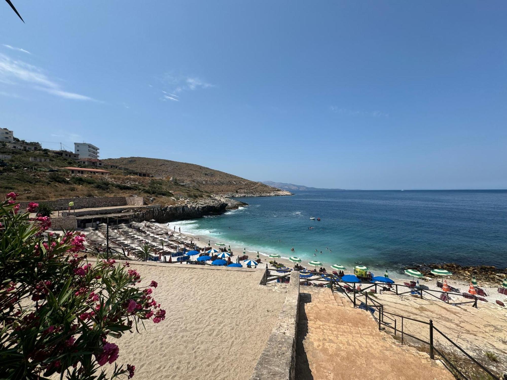 Teo Apartment Sarande Bagian luar foto