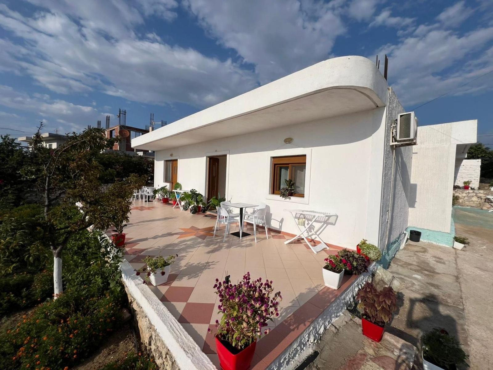 Teo Apartment Sarande Bagian luar foto